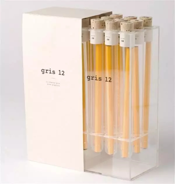 看著像試管，其實是鉛筆的包裝